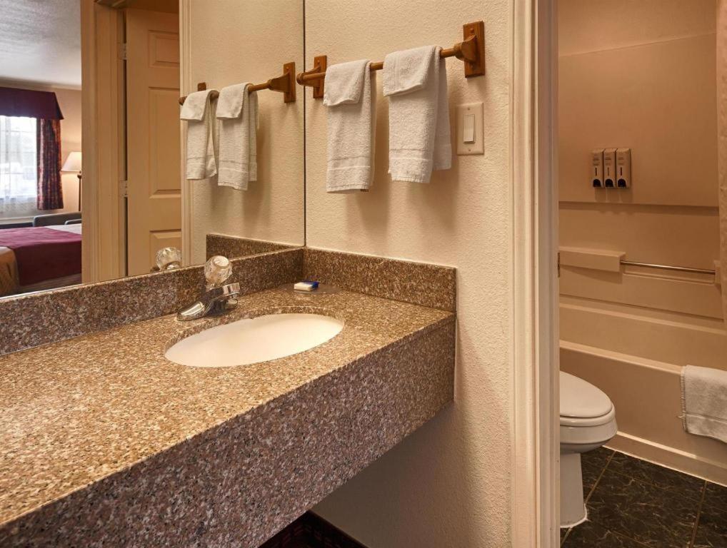 Best Western Johnson City Inn מראה חיצוני תמונה