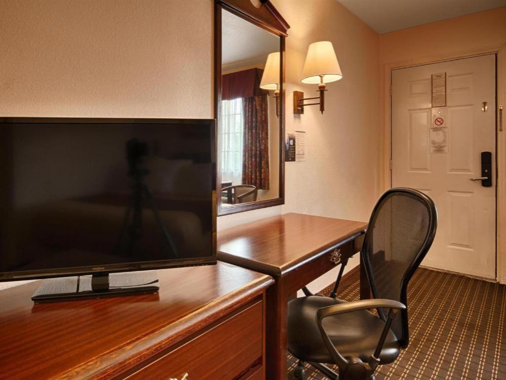 Best Western Johnson City Inn מראה חיצוני תמונה