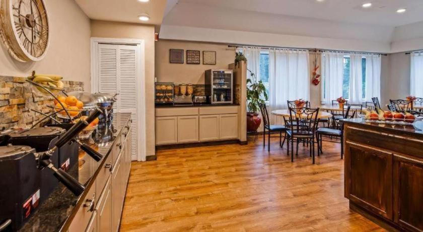 Best Western Johnson City Inn מראה חיצוני תמונה
